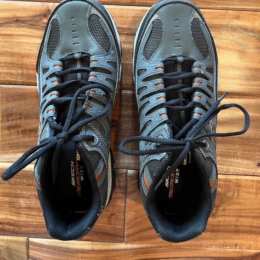 NEW! NEVER WORN! Men’s Size 10W Skechers Sport With Memory Foam